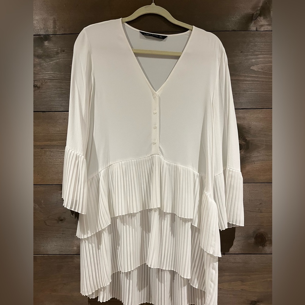 Zara tunic. Pleated sleeve.  Size M white.